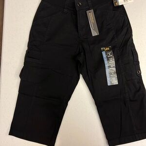 Lee Women’s Black Capris- New